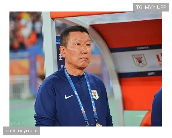 落寞的崔康熙：泰山主帅赛后独自在场边驻足良久